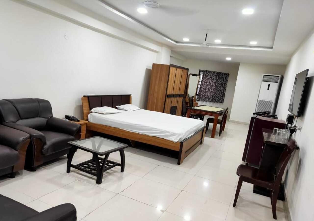 Hotel Santoshi Hometel Raichur 外观 照片