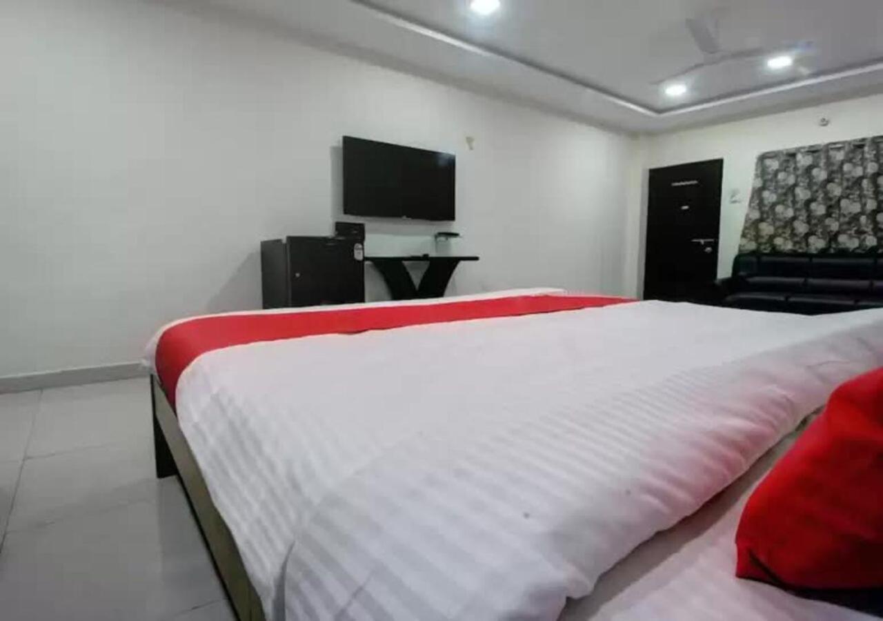 Hotel Santoshi Hometel Raichur 外观 照片