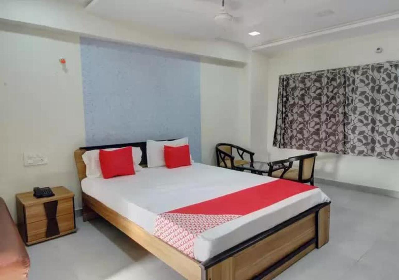 Hotel Santoshi Hometel Raichur 外观 照片
